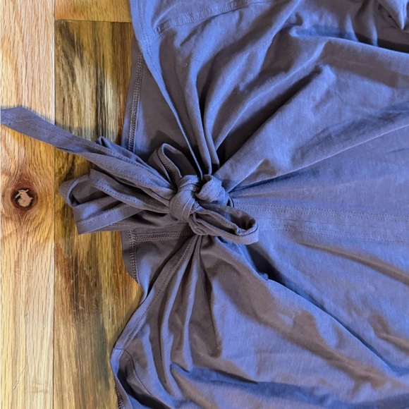 Lululemon Long Sleeve Crop Size 8 - Picture 3 of 4